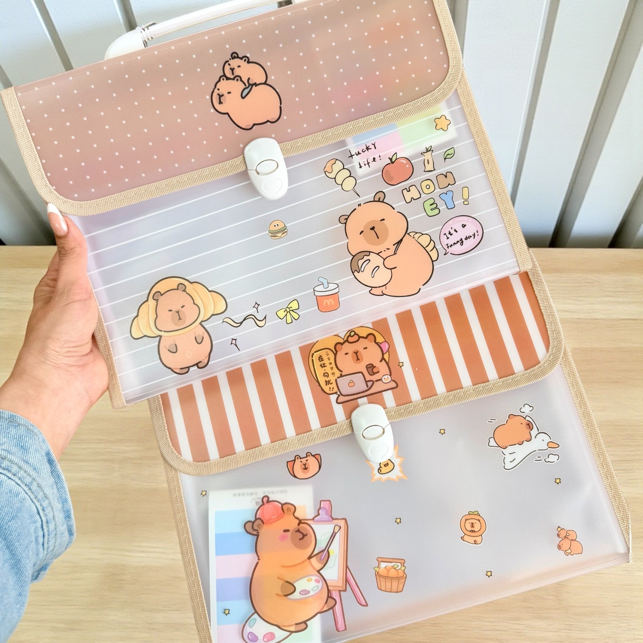 Carpeta Boton Horizontal Capybara