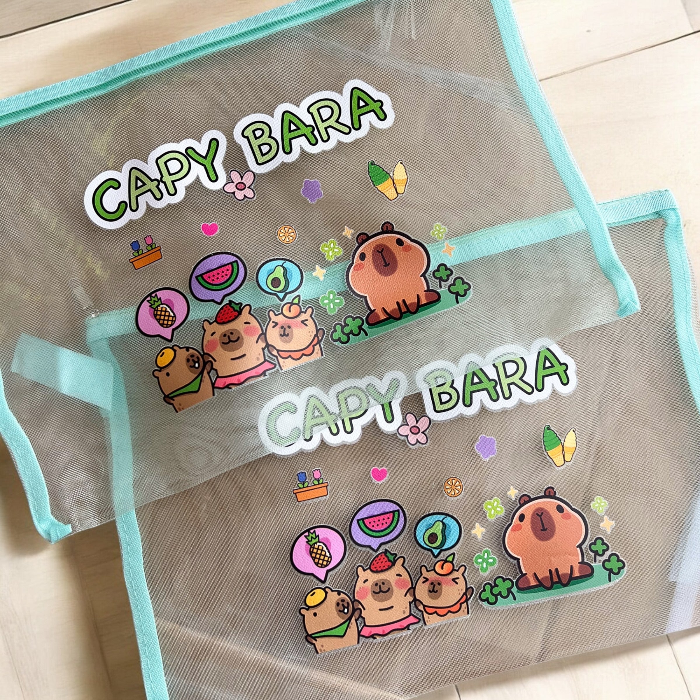 Carpeta Sobre en Malla Transparente Capybara