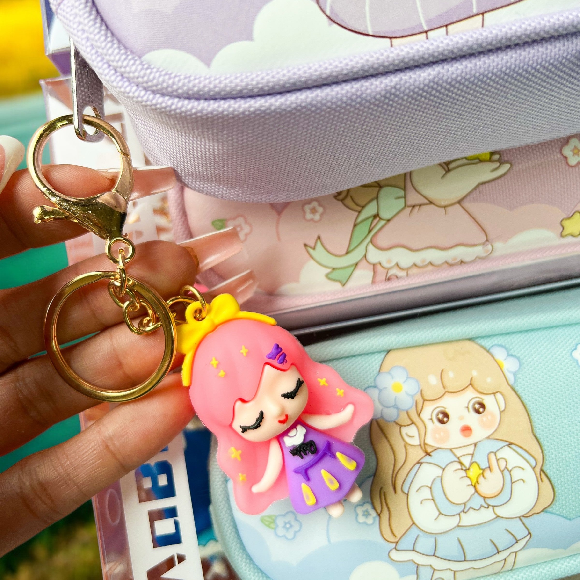 Cartuchera con Llavero Muñequita