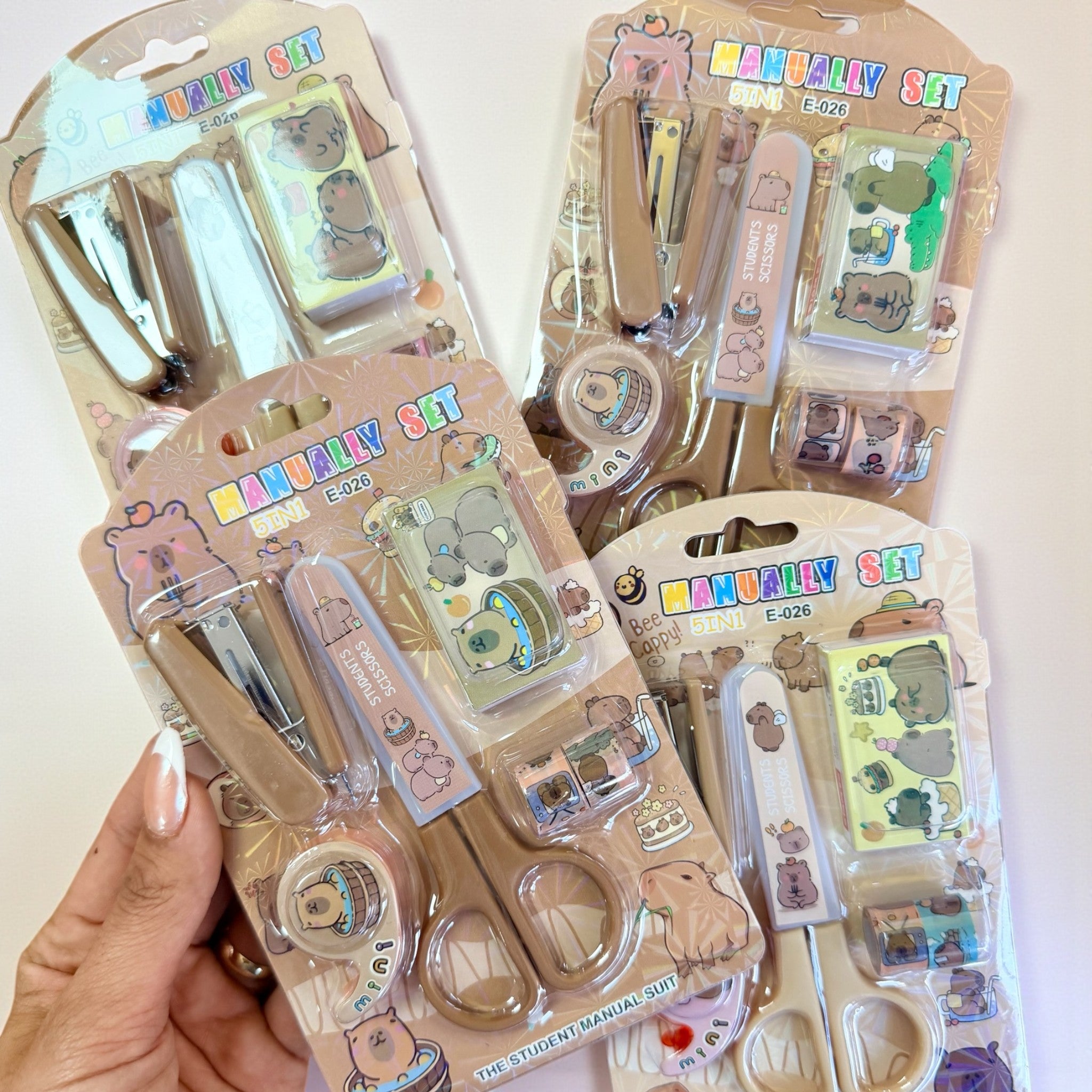 Kit de Papeleria Capybara Grapadora y Grapas