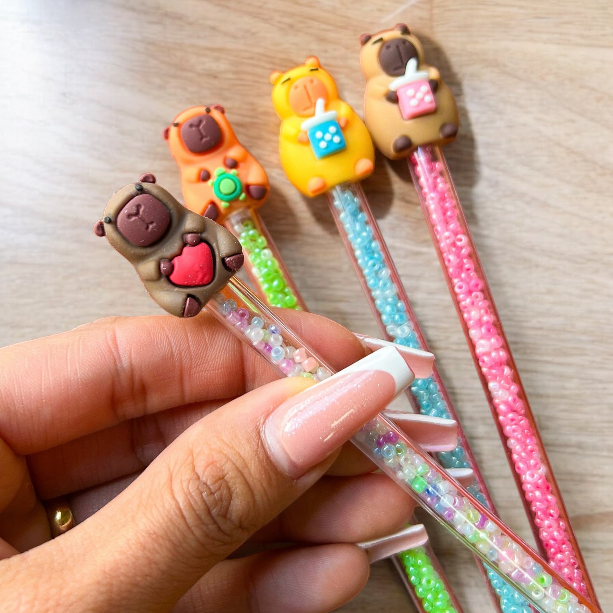 Lápiz Infinito Capybara Confeti