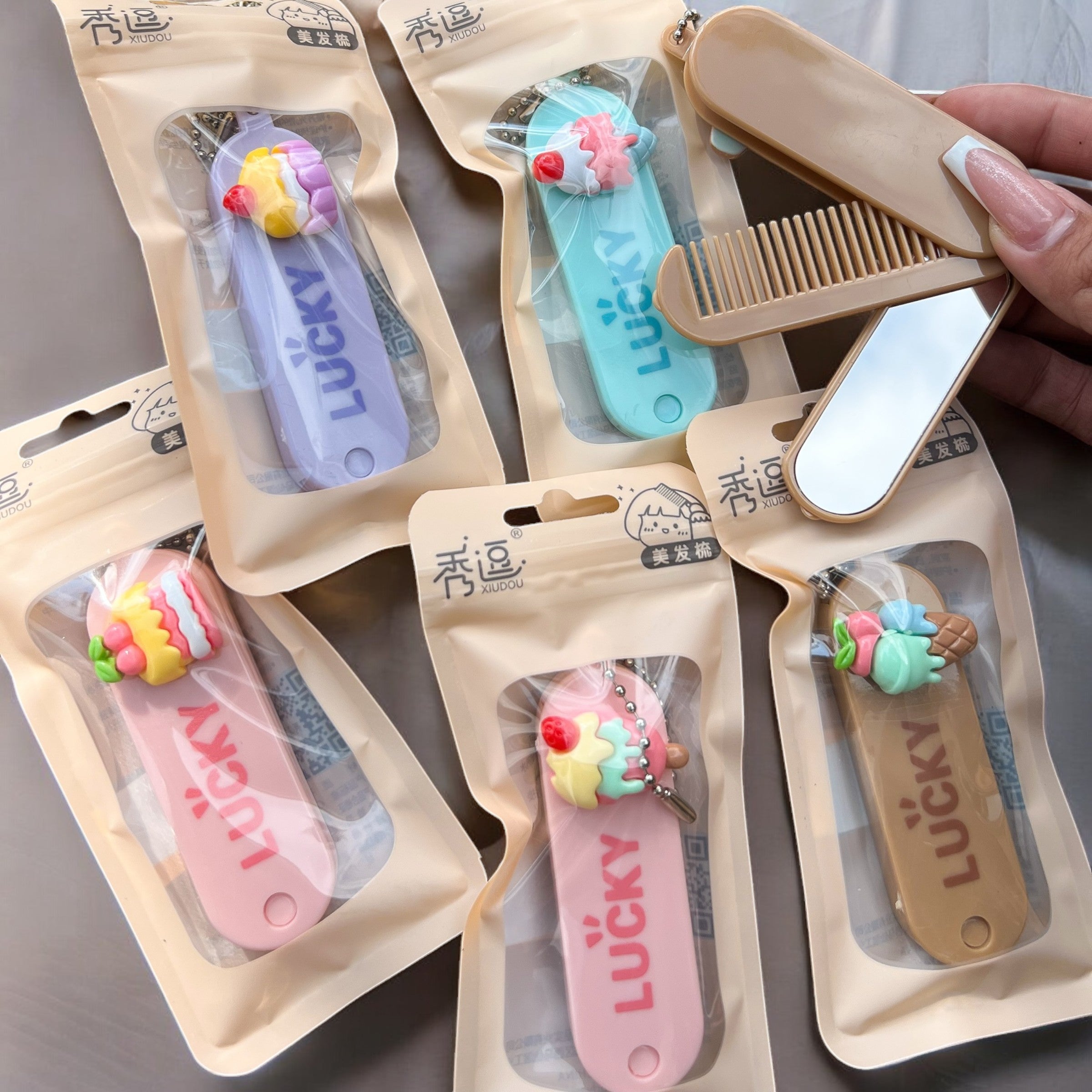 Peine y Espejo Retráctil Kawaii