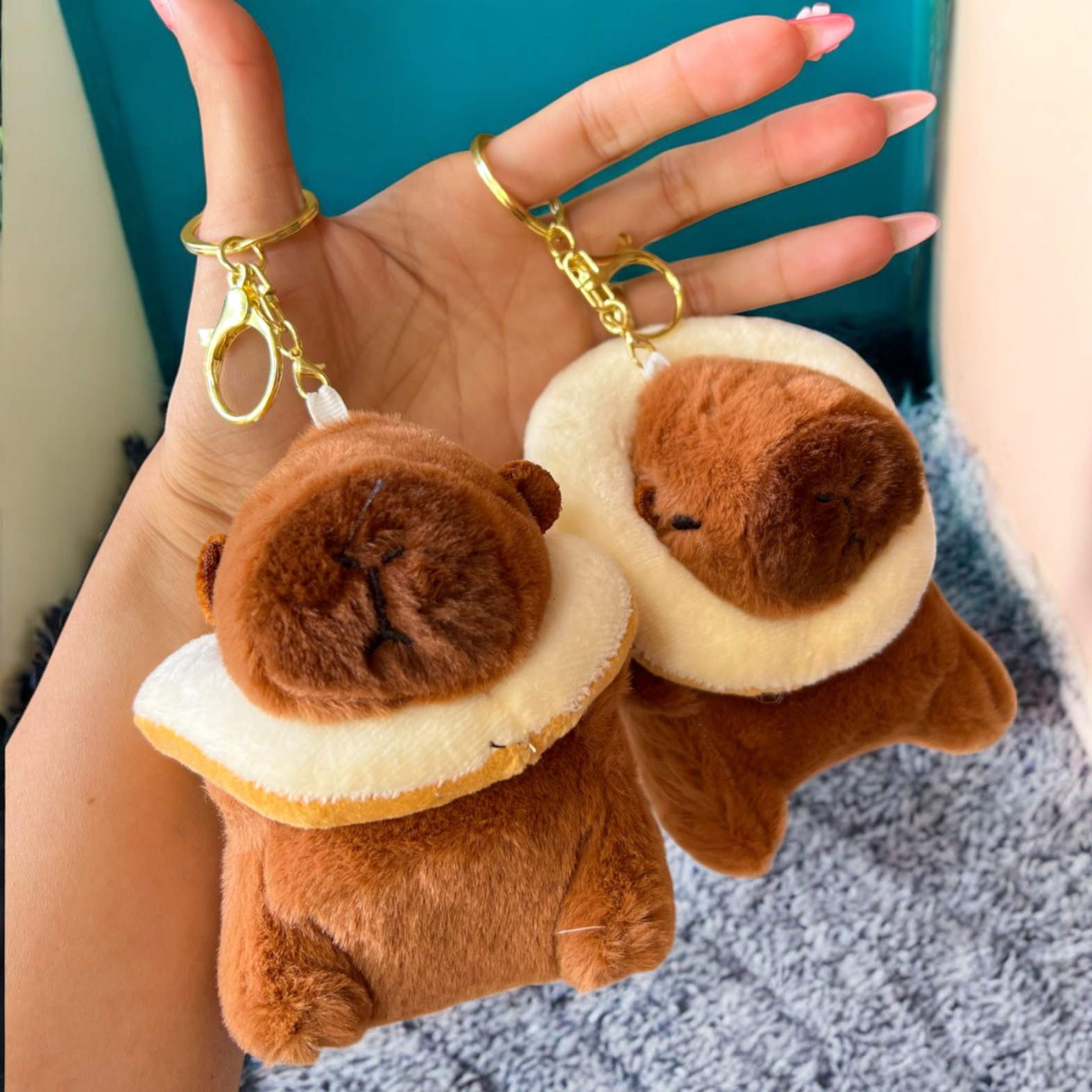 Llavero Peluche Capybara con Collar